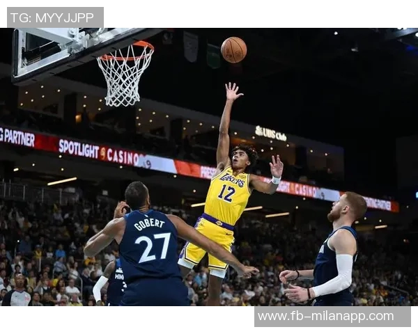 布克回应裁判判罚称其对詹姆斯手腕犯规的说法不实并已回放确认